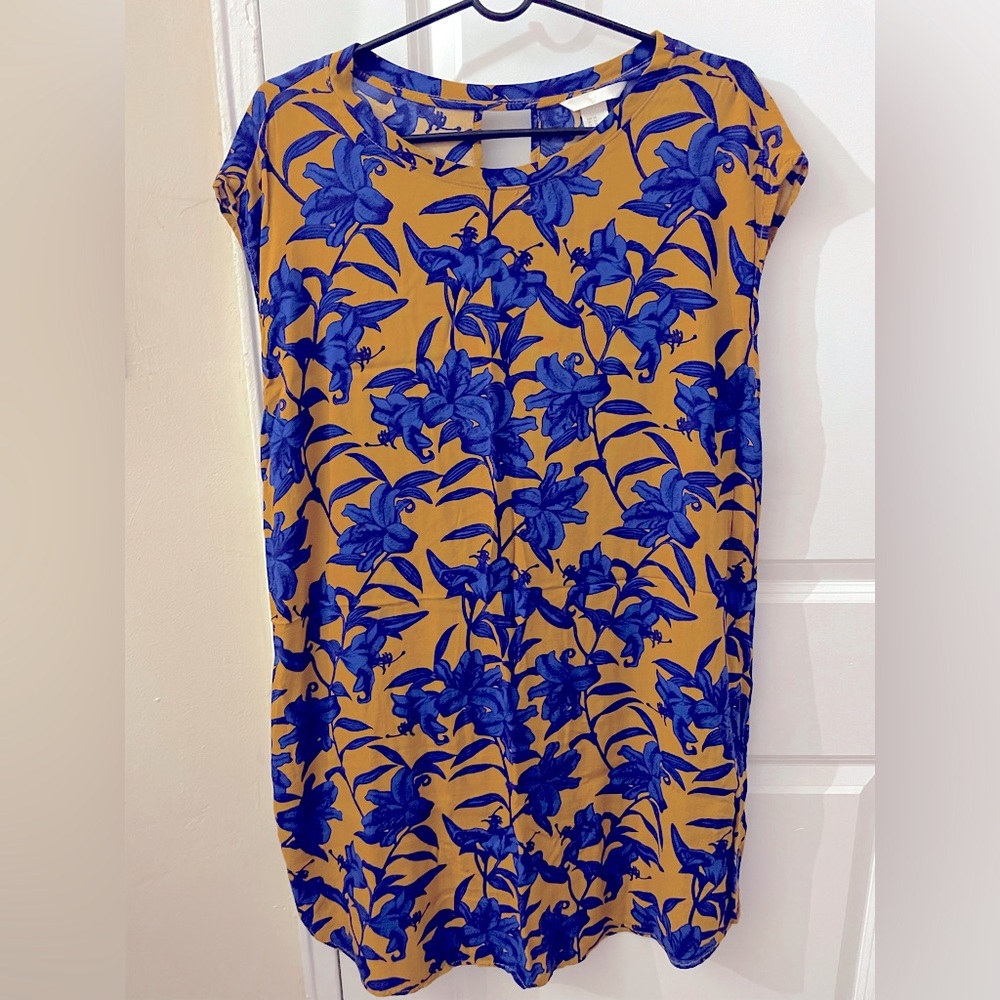 H&M Spring/Summer dress with keyhole on the back, size 14